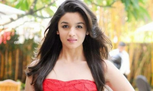 খোলামেলা ছবিতে ঝড় তুলেছেন আলিয়া ভাট!