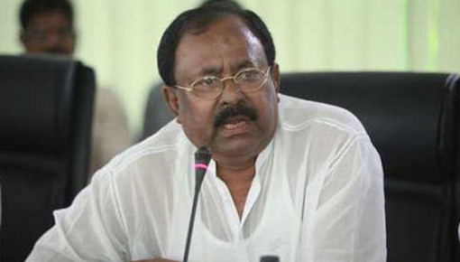 তথ্যমন্ত্রীর কাছে হাতজোড় করে সমাধান চাইলেন কাজী হায়াত