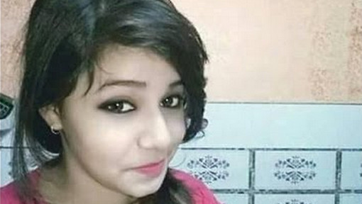 বেপরোয়া নাচ দেখে দর্শক তাল-মাতাল, দেখুন শেষ পর্যন্ত তরুণীর কি পরিণতি হলো (ভিডিও)