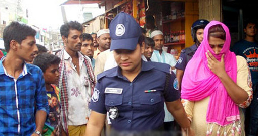 হাতে নাতে ধরা পড়ল আবাসিক হোটেলে গিয়ে, মান সম্মান বাঁচাতে কি করছে দেখুন ভিডিওতে