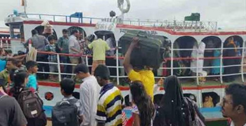 শিমুলিয়া ফেরিঘাটে ঘরমুখো মানুষের ঢল