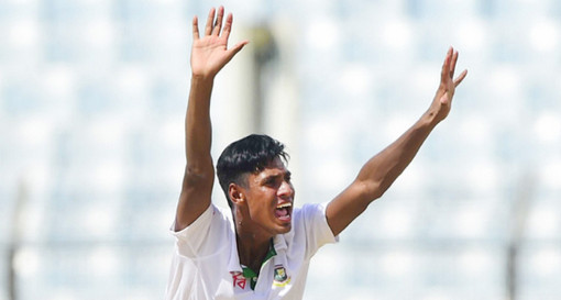 শুরুতেই রেনশকে প্যাভিলিয়নে পাঠালেন কাটার মাস্টার!