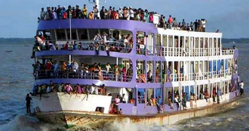 তীব্র স্রোতে পদ্মায় ডুবল তিন লঞ্চ, নিখোঁজ ১৫