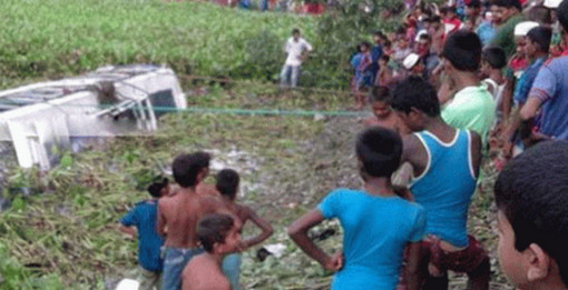 শরীয়তপুরে বরযাত্রীবাহী বাস খাদে, প্রাণ গেল ২ জনের