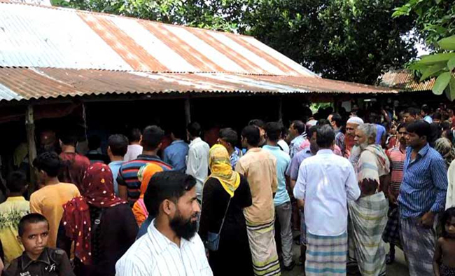 মুন্সীগঞ্জে ল্যাংটার মাজারে ২ নারীকে গলাকেটে হত্যা