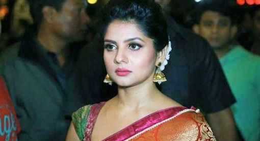 টাকা পয়সা নিয়ে বাড়ি পালিয়ে যাওয়া মেয়ে এখন অভিনেত্রী