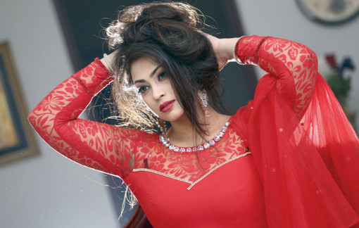 শেষ পর্যন্ত বয়ষ্ক পুরুষকে বিয়ে করলেন পপি, দেখুন তার বর কে ভিডিওসহ