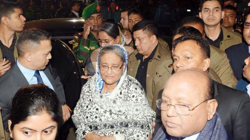 শেখ হাসিনার পাশে এরা কারা? এই মানুষ গুলো কতটা ভয়ংকর হতে পারে দেখুন