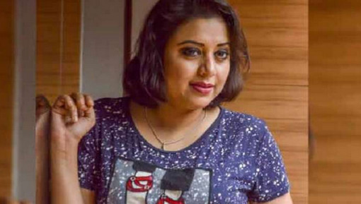 প্রকাশ্য রাস্তায় অভিনেত্রীর শ্লীলতাহানি..