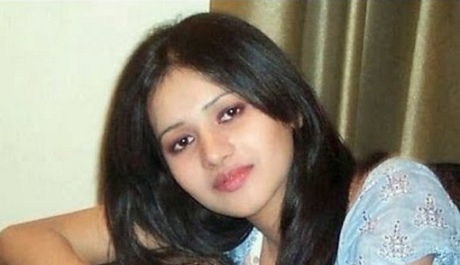 কোনও মেয়ে আপনার প্রতি শারীরিক ভাবে আকৃষ্ট কি না বুঝবেন কি করে, ছোট্ট একটা উপয়ে জেনে নিন।