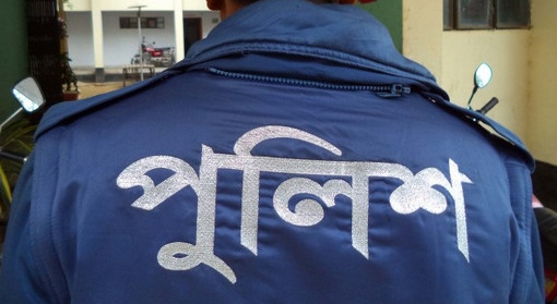 ভিখারী সেজে আসামী ধরলেন মহিলা পুলিশ – দেখুন সেই দুঃসাহসিক অভিযানের ভিডিও