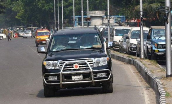 অবশেষে চাকরি খোয়ালেন সেই সচিবের গাড়িচালক
