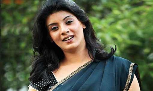 দুই যুগ পর দেশের বাইরে যাচ্ছেন মৌ
