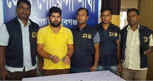 চাঁপাইনবাবগঞ্জে আগ্নেয়াস্ত্রসহ শিবির কর্মী গ্রেপ্তার