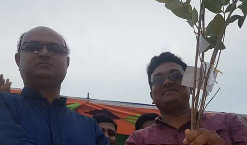 শ্যামনগরে দুর্গাপূজার বিজয়া দশমীতে বৃক্ষ বিতরণ