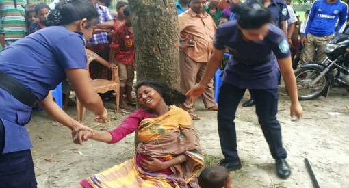 আমাকে মারবেন না ভাই, আমার পেটে বাচ্চা, ভিডিওটি দেখুন চোখের পানি ধরে রাখতে পারবেন না…..