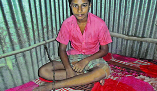 দেড় বছর ধরে শিকলে বাঁধা জিপিএ ৫ পাওয়া আপেল