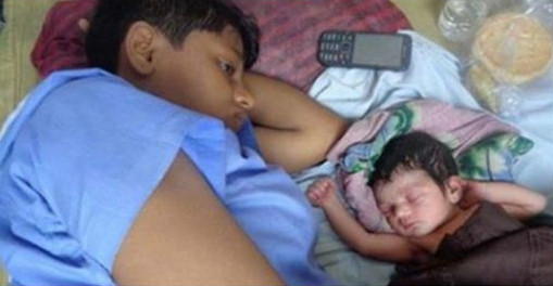 বাগেরহাটে পুরুষের পেট থেকে বাচ্চা প্রসব- দেখতে উৎসুক জনতার ভিড়