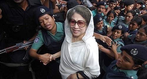 খালেদা জিয়ার বিরুদ্ধে গ্রেপ্তারি পরোয়ানা