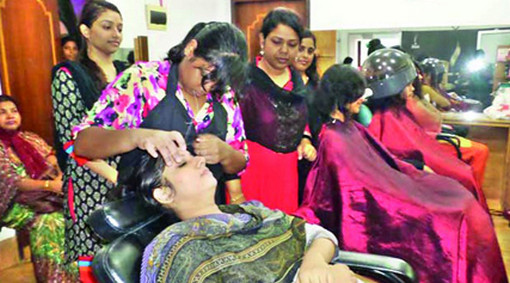 নিউইয়র্কে পার্লারে অনৈতিক অবস্থায় বাংলাদেশি বধূ গ্রেফতার