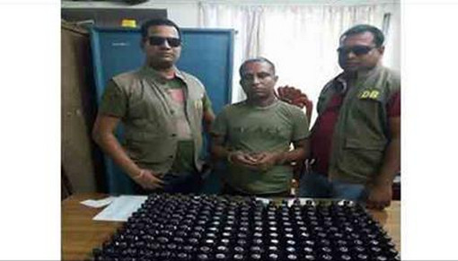 ঝিনাইদহে ৫শ বোতল ফেন্সিডিলসহ মাদক ব্যবসায়ী আটক