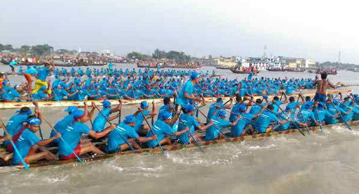 রূপসা নদীতে অনুষ্ঠিত হলো খুলনার ঐতিহ্যবাহী নৌকা বাইচ