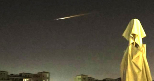 দুবাইয়ের আকাশে অজানা আলো, কৌতুহল বিশ্বজুড়ে