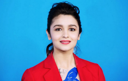 নিজের প্রথম সিনেমার শুটিংয়ে ১৪ বার জ্ঞান হারিয়েছিলেন আলিয়া!