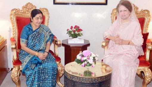 রাতে খালেদা-সুষমার বৈঠক