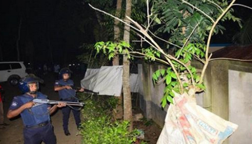 যশোরে জঙ্গি আস্তানা সন্দেহে বাড়ি ঘেরাও