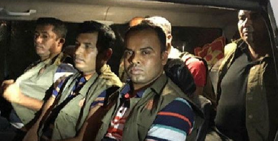 রক্ষকই ভক্ষক : মুক্তিপণের ১৭ লাখ টাকাসহ ডিবির দলকে হাতেনাতে ধরল সেনাবাহিনী