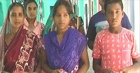 ইসলাম ছেড়ে হিন্দু ধর্ম গ্রহন করল চার পরিবার