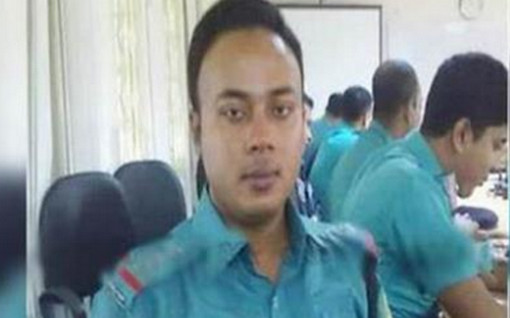 রাস্তা থেকে আটকের পর থানায় এনে গাড়ি বেচে দিলেন সার্জেন্ট