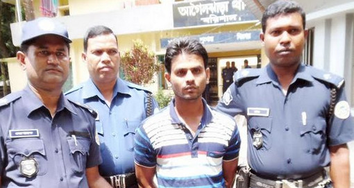 ঘুম থেকে ডেকে তুলে বাবাকে কুপিয়ে নির্মমভাবে হত্যা করল ছেলে!