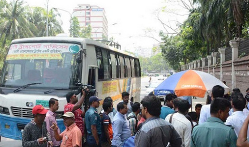 ছাত্রীর স্পর্শকাতর স্থানে বাস শ্রমিকের ছোয়া, অতঃপর