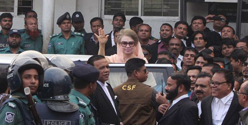 গাড়ির সঙ্গে ধাক্কায় খালেদা জিয়ার নিরাপত্তারক্ষী আহত