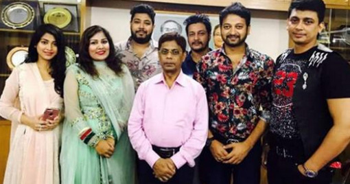 তারকাদের নিয়ে নিজ গ্রামের বাড়িতে গেলেন পুলিশের আইজি, কারণ