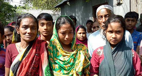 চাচির পরকীয়া দেখে ফেলায় কিশোরীকে পুড়িয়ে হত্যা!