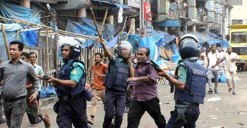 খালেদার গাড়িবহরে হামলার প্রতিবাদে বিক্ষোভ : নয়াপল্টনে পুলিশ-বিএনপি ধাওয়া-পাল্টা ধাওয়া, আটক ৮