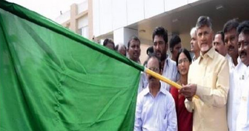 জমি দিয়ে সিঙ্গাপুর বেড়াতে যাচ্ছেন ভারতের চাষীরা