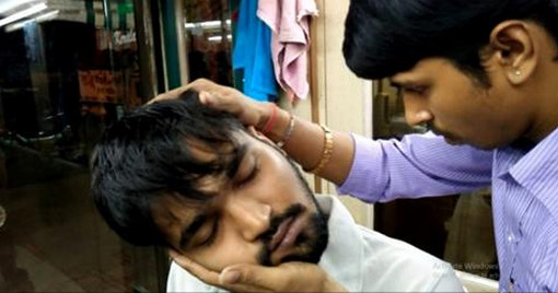 সেলুনে শরীর ম্যাসাজ হতে সাবধান…