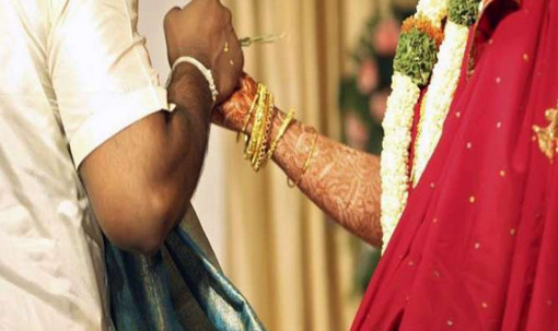 ফুলশয্যার রাতেই স্ত্রীর ঘরে অন্য পুরুষ পাঠালেন খোদ স্বামী!