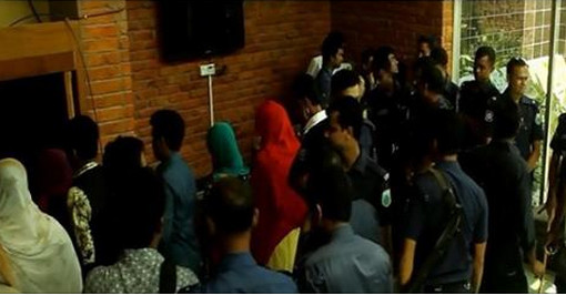 ২৫০০ টাকায় সারাদিনের জন্য হোটেলে রুম ভাড়া, অতপর যা হল… দেখেন ভিডিওতে