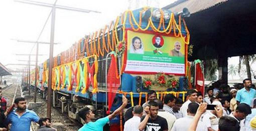 ‘বন্ধন এক্সপ্রেসে’র উদ্বোধন করলেন হাসিনা-মোদি