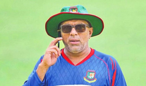 হাথুরুসিংহে গেলে ক্ষতি, থাকলে লাভ নেই