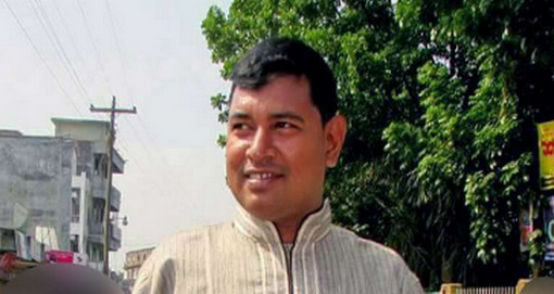 সিরাজগঞ্জে মেয়রের স্ত্রীর সাথে স্কুল শিক্ষকের অন্তরঙ্গ ভিডিও ভাইরাল!