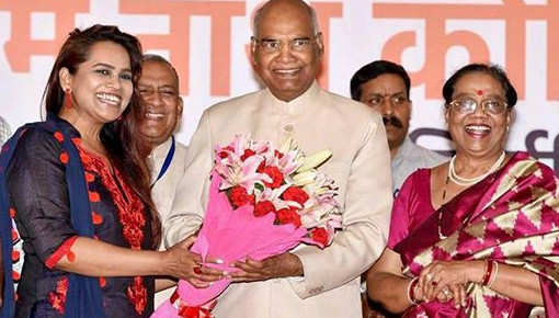 রাষ্ট্রপতির মেয়ে হওয়ায় ছাড়তে হল কেবিন ক্রুর চাকরি!
