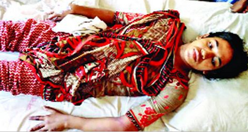 যৌতুকের জণ্য গৃহবধূর হাত-পা ভেঙে দিয়েছেন স্বামী