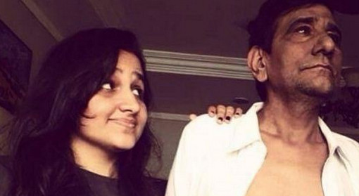 বাবা-মেয়ের সম্পর্কে কোনো স্বার্থ থাকে না তা বুঝিয়ে দিলো এই মেয়েটি