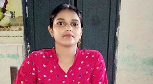 এই সেই গৃহবধু যার ফেসবুকে ৯ লক্ষেরও বেশি ফলোয়ার আছে